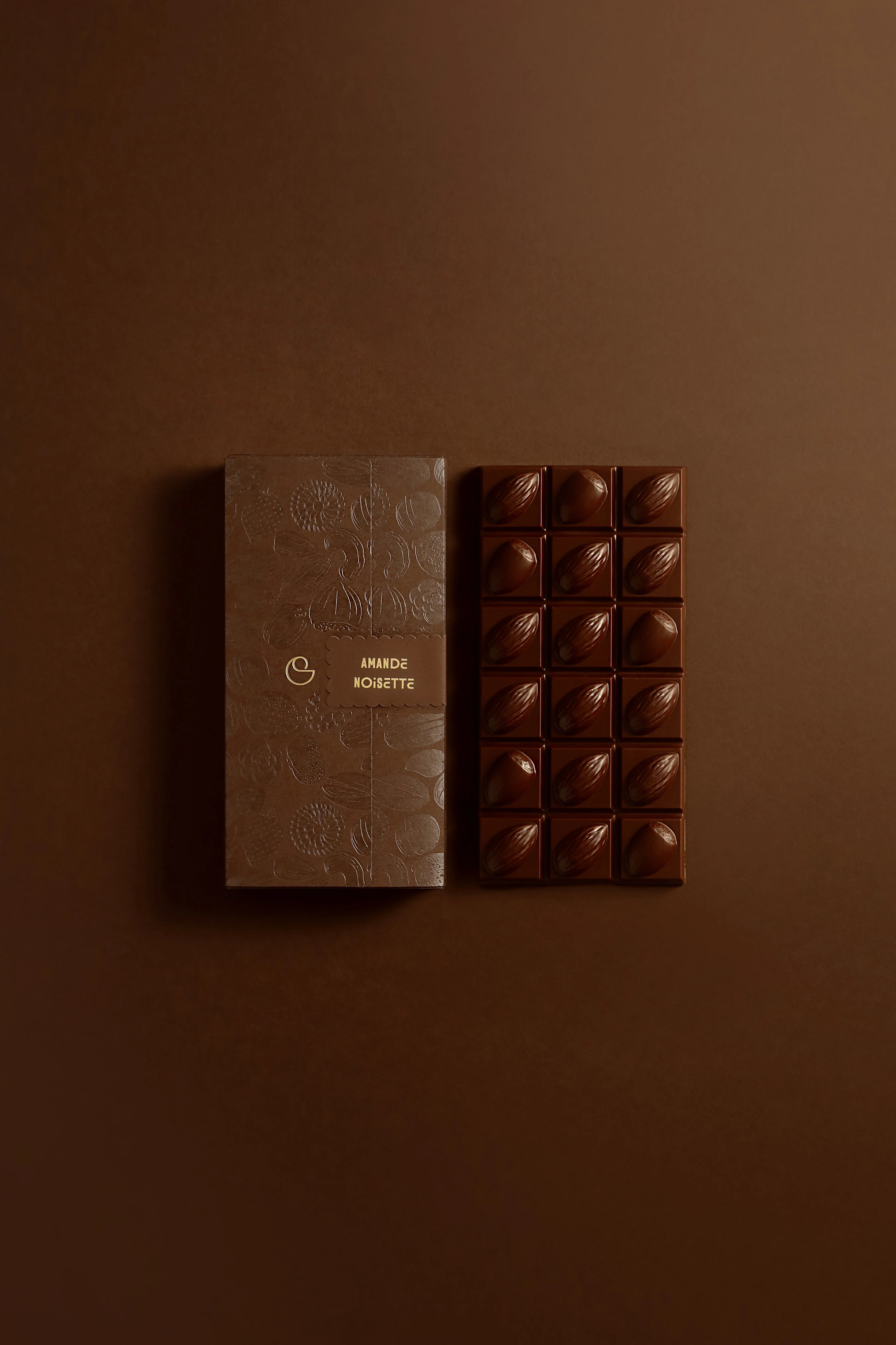 Tablette amande noisette chocolat noir - Image 3